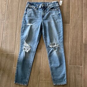 NWT💕 Old Navy Light Blue Distressed Straight Ankle Jeans